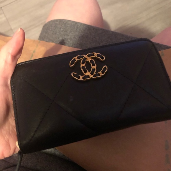 Chanel Wallet - Picture 2 of 6